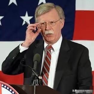 美国前国家安全顾问约翰·博尔特今天发文说：“如果特朗普想要捍卫他的红线并维护他的