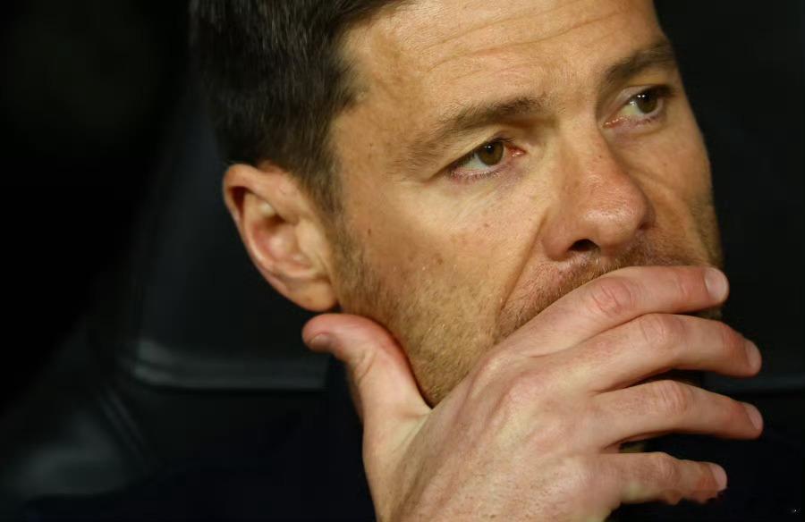 据塞尔电台报道，除非遭遇大量伤病，否则皇马不会在冬窗引援。在2-1客场战胜阿拉维