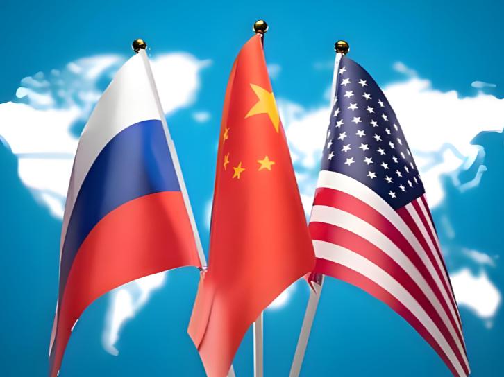 目前世界局势来看，中俄美虽然都是超级大国，但是却都被不同的军事力量牵制着：第一，