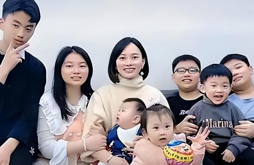 2006年，一个打工妹嫁给了一个北京大学的高材生，就给丈夫使劲生孩子，连续要了7