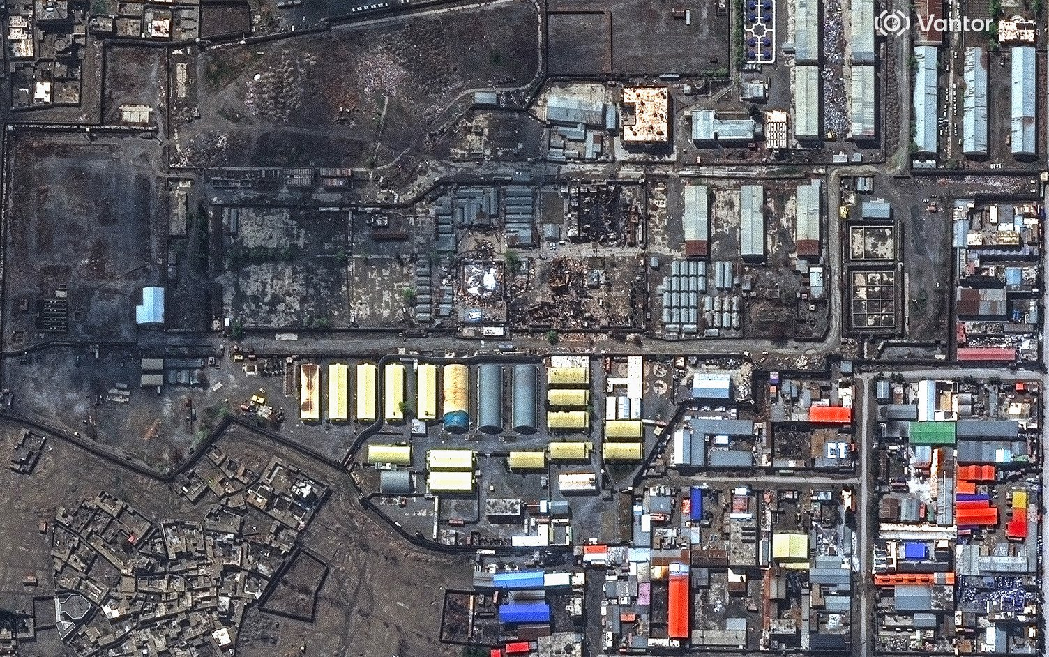 巴基斯坦空袭阿富汗  巴基斯坦空袭阿富汗喀布尔一处目标之后的场景。阿富汗称这里实