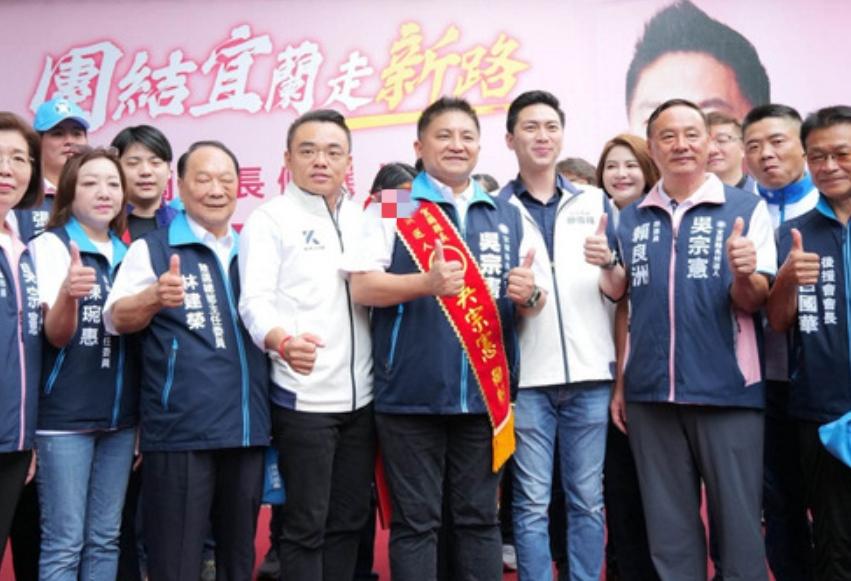 蓝营四大战将同天登记，郑丽文却选择和柯文哲站在一起！国民党这次玩真的了？


9