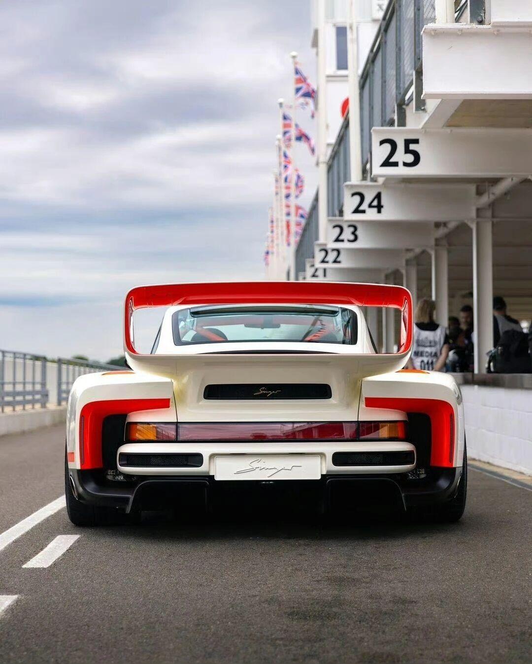 若狂赞这车帅，会否被人说崇洋媚外？毕竟太帅了，尤其是白配红，视觉穿透力极强。
