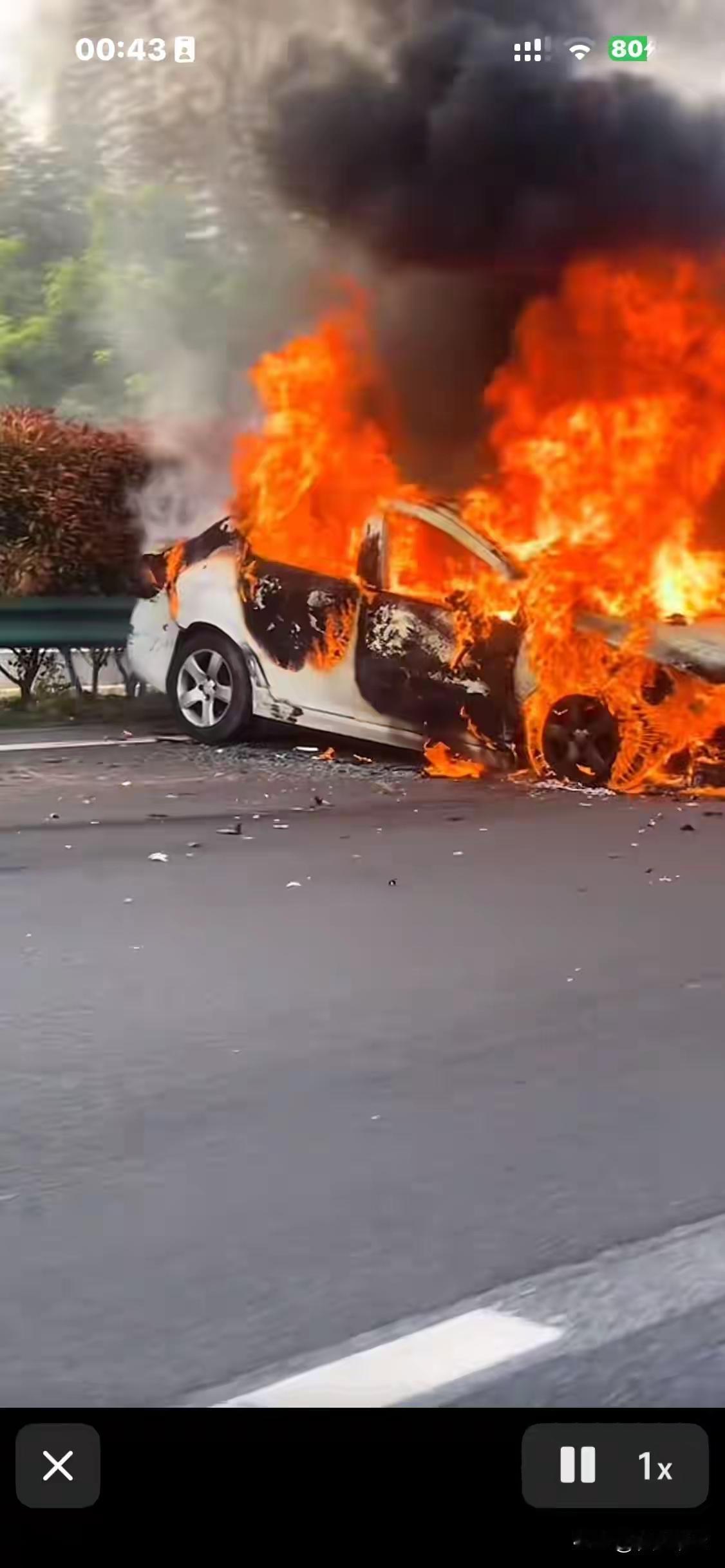 五一出游这样的着火车故已成警钟！
为啥还是阻挡不了人们出游的热情？无疑给这场全国