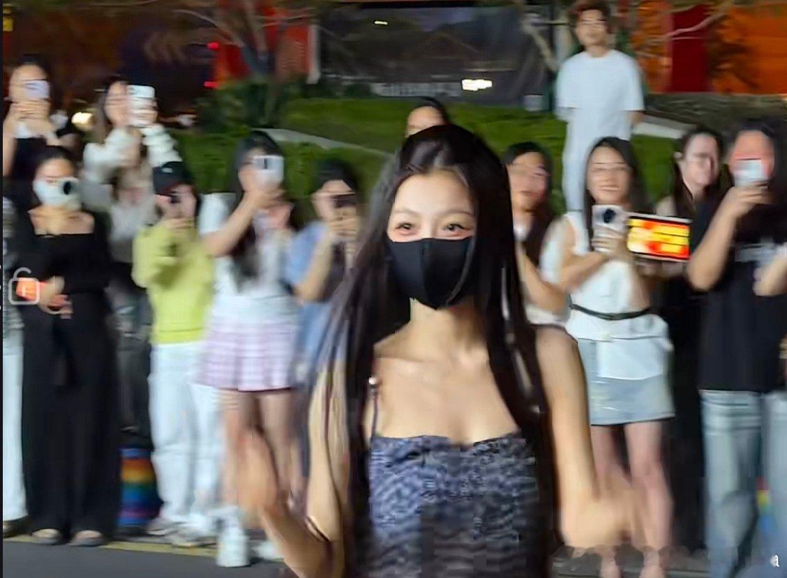 欧尼出妆呀虞书欣何盼 ​​​