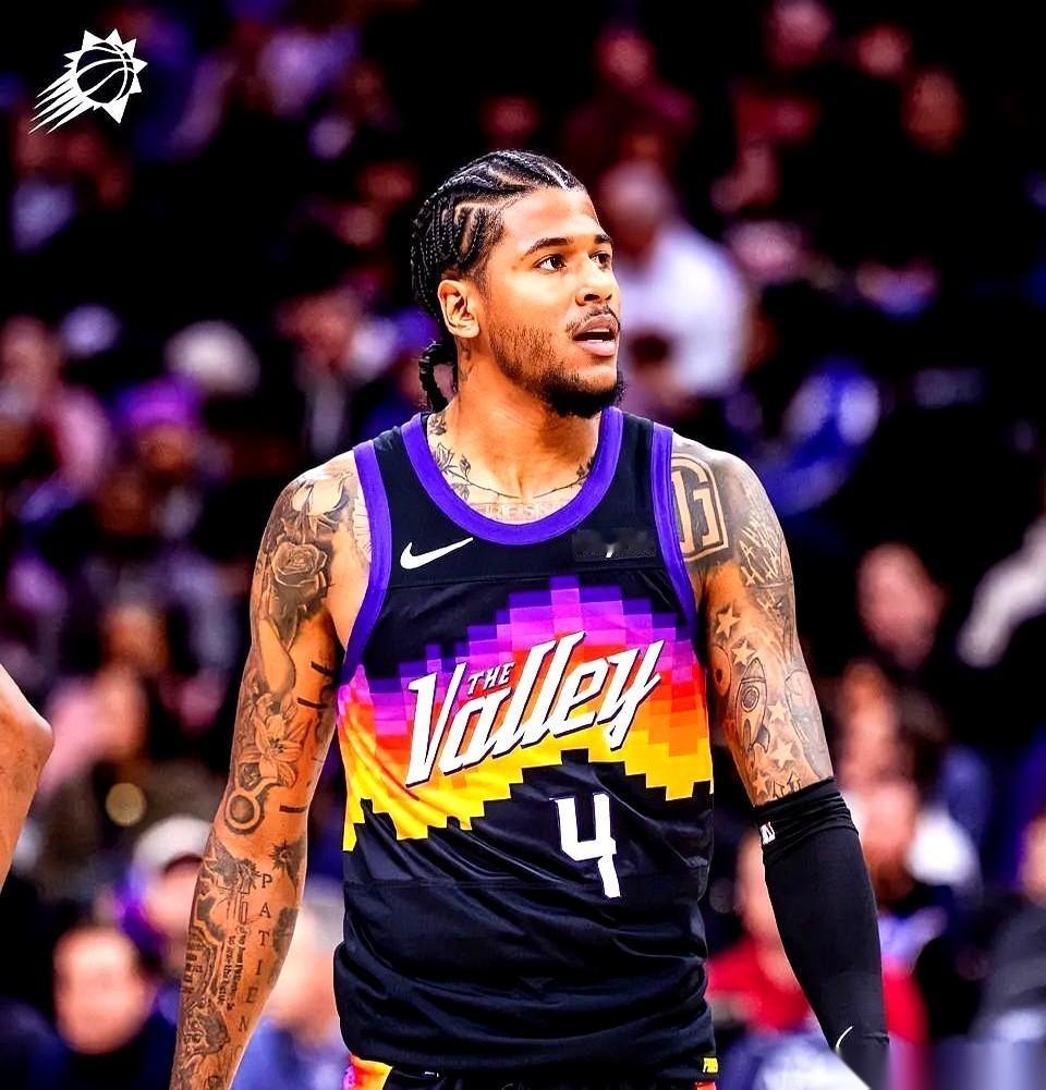 太阳116比110赢了76人，终场哨响，记分牌上的数字是红的，但几个核心球员的脸