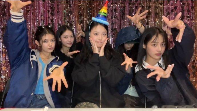 #NewJeans合体为hanni庆生# NewJeans合体为hanni庆生，