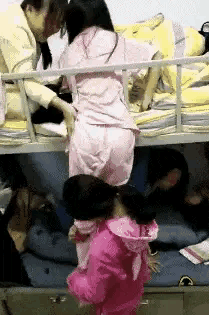 我就说吧，女生宿舍就是比男士宿舍好玩[灵光一闪]