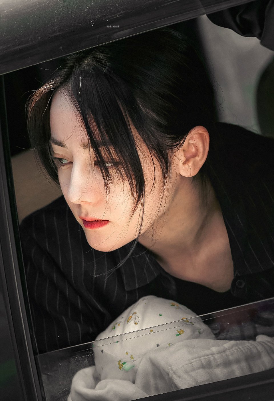 迪丽热巴 VOGUE金九2025暑假现象级黑马利剑玫瑰 ​​​ 迪丽热巴太牛了[