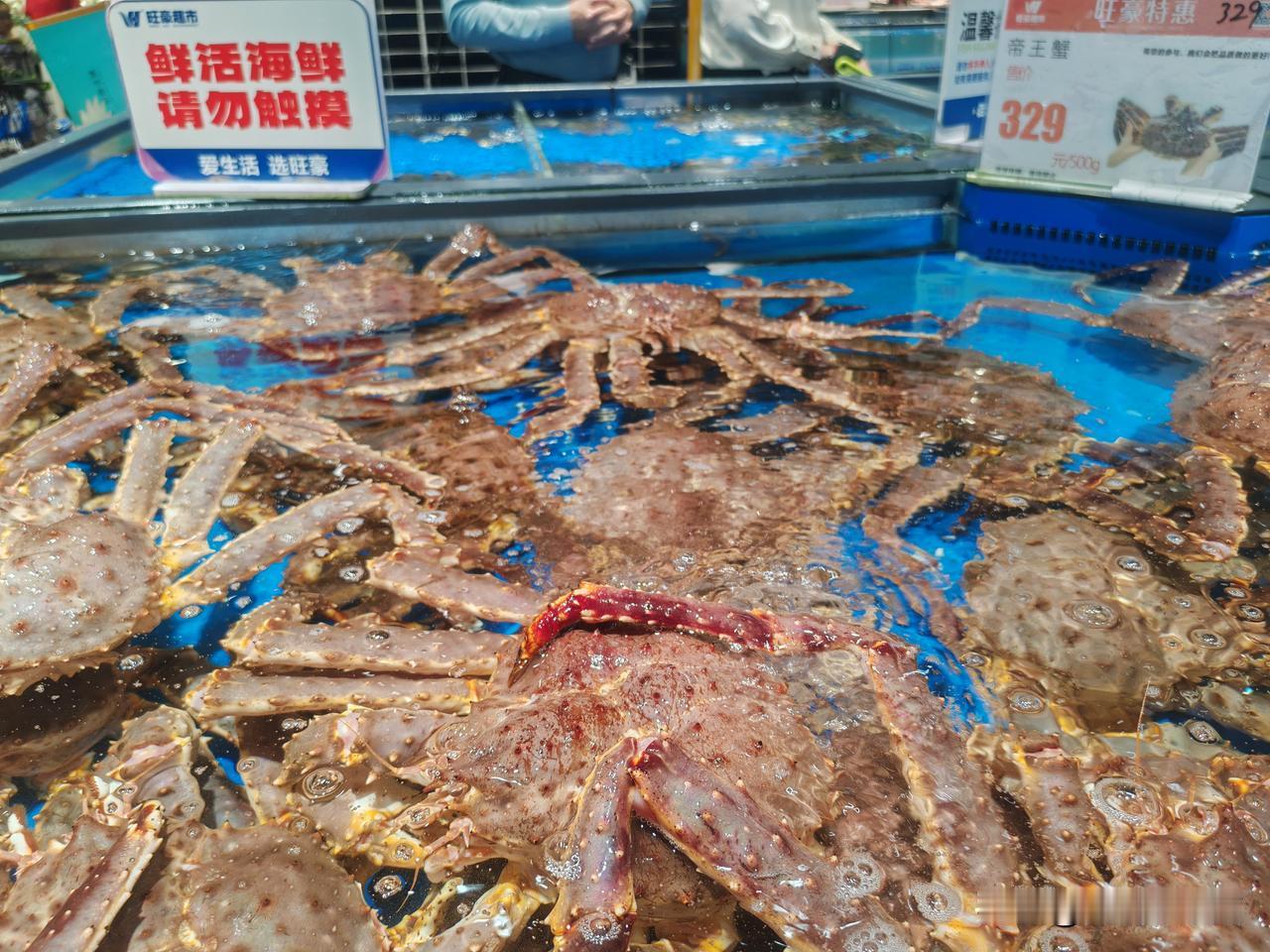 上午去超市采购（明天）年饭的食材，花了近六百，感觉都没买什么，怎么就花了这么多？