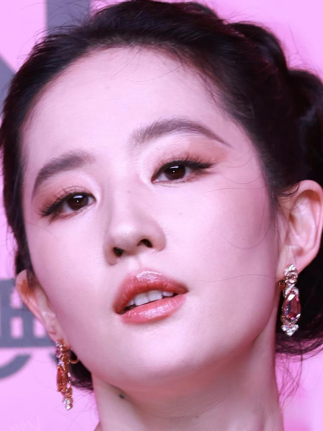 脂肪粒都看到了就是看不到细纹。 ​​​