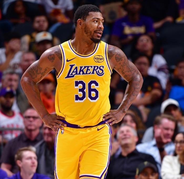 湖人的更衣室领袖是谁呢？斯玛特表示他为成为湖人更衣室的领袖而自豪：
  斯玛特说