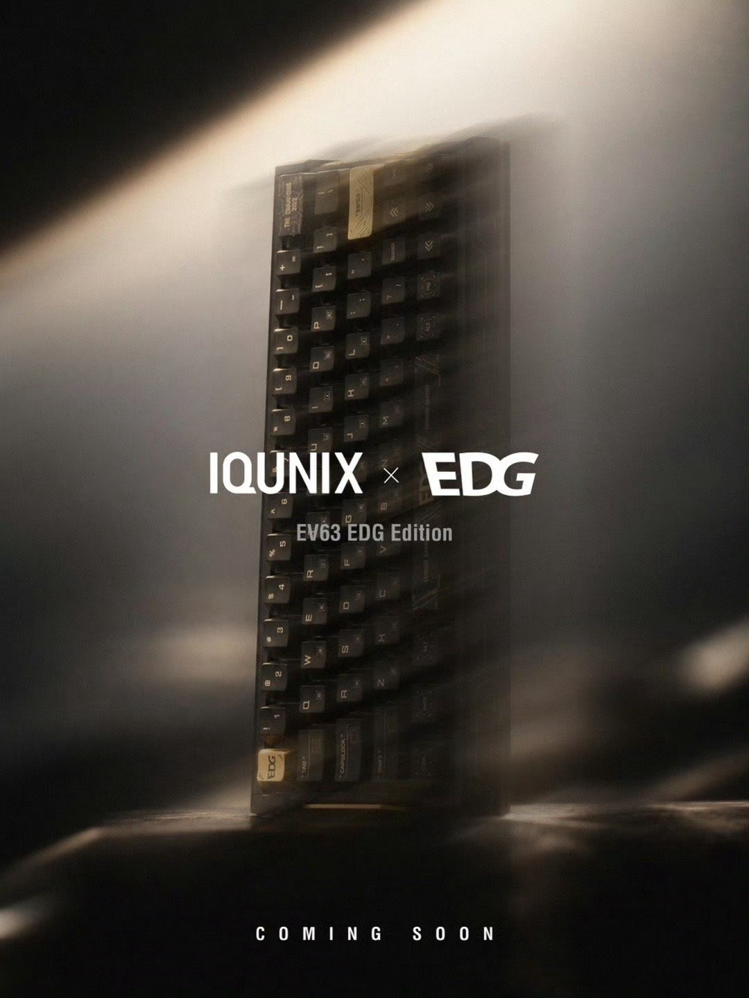 EDG联名IQUNIX出了一款键盘英雄联盟lpl ​​​