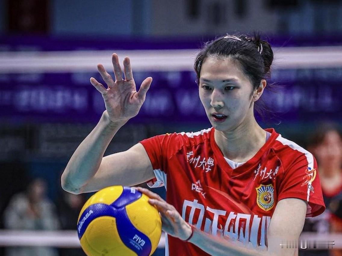 女排超级联赛第六轮焦点战，江苏队3-0干净利落完胜山东，凭借这场胜利反超对手跃居