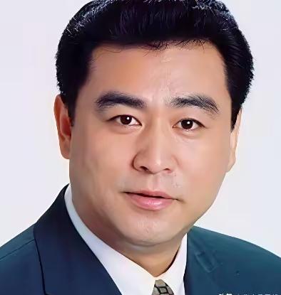 张宏民才是中国人眼中真正的帅哥，张宏民作为央视一哥，其颜值至今无人超越，他属于那