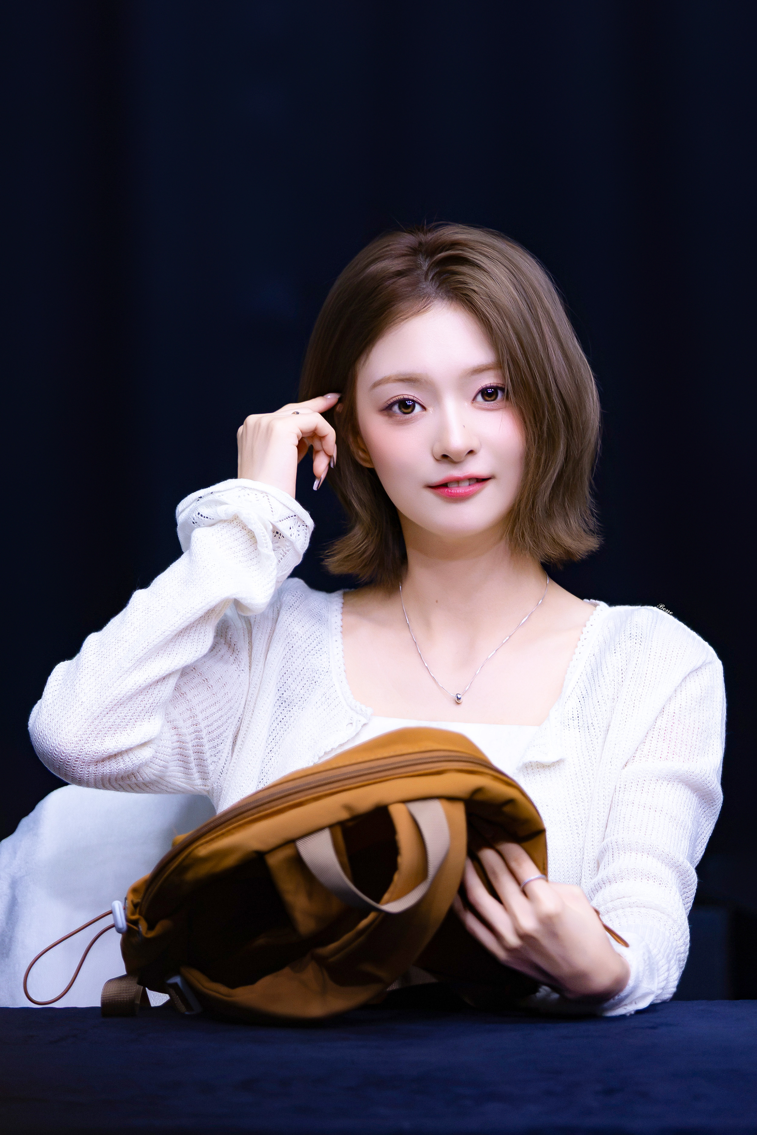 李娜炅[超话]  🐣氧气笑颜李娜炅 260913 JE签售 饭拍高清©Bene
