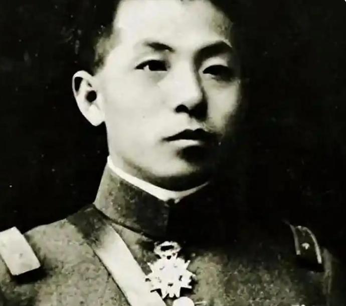 杨虎城是愚蠢，还是糊涂？有人说，西安事变你已经得罪了蒋介石，而且是差点要了蒋介石