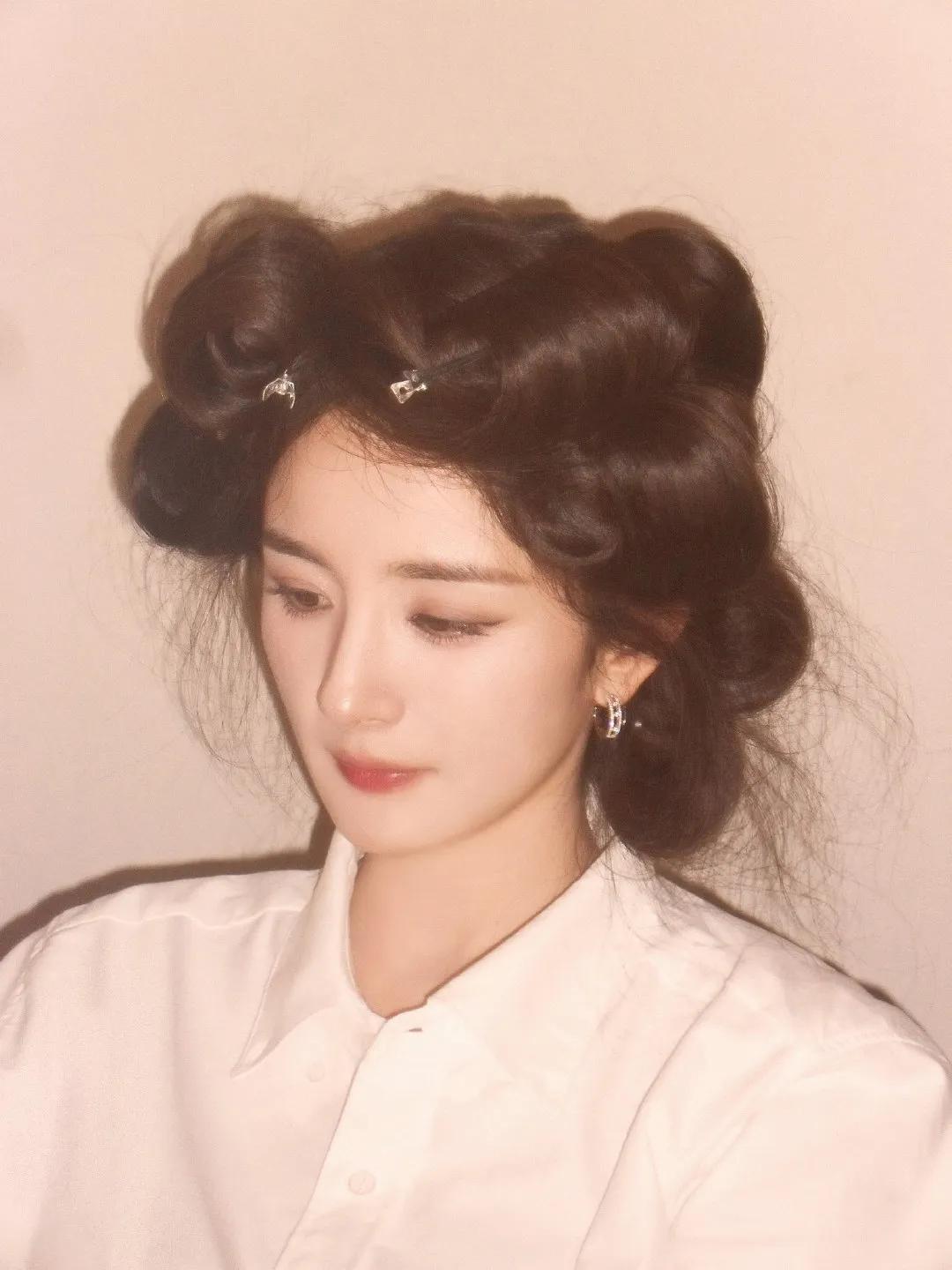 每月最期待的浪漫！杨幂月末来信如约而至，字里行间藏满温柔与真诚。细腻的文字、精美