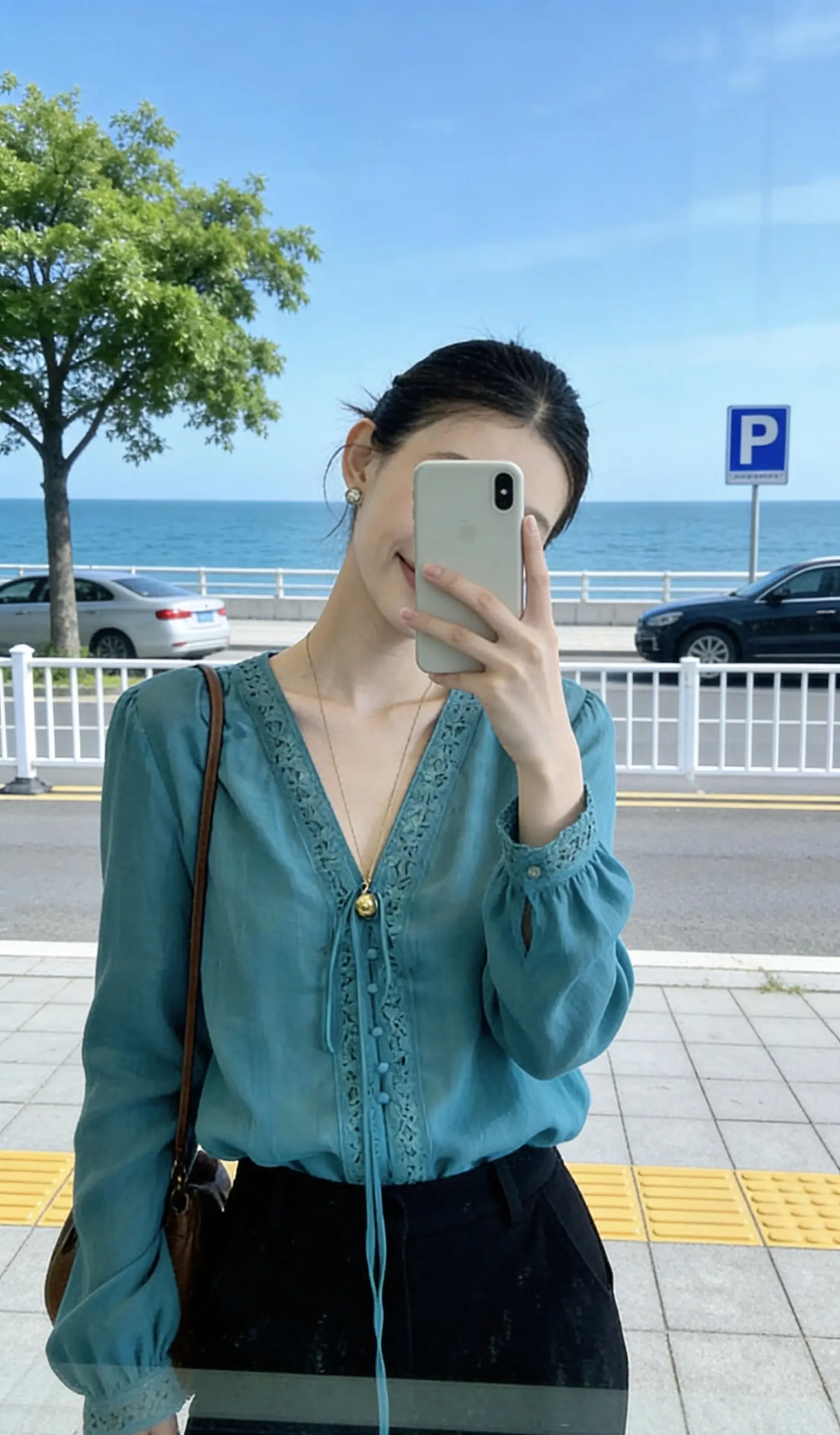 生活里最美的模样，大概就是脸上带笑，心里有光，眼里藏着风景，愿你抬头望...