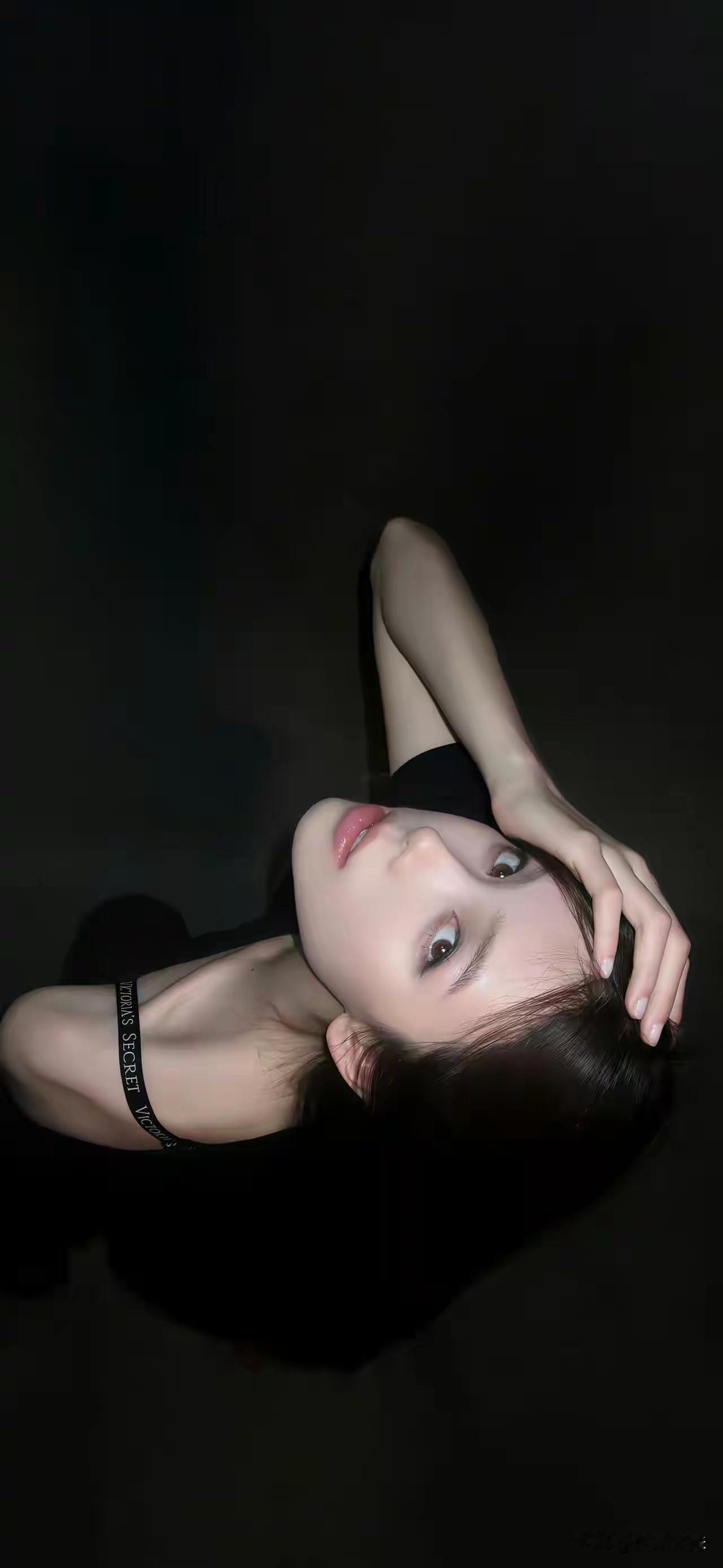 不要在疲惫时
审视自己的人生，
也不要在夜晚入睡时，
纠结于那些找不到答案的问题