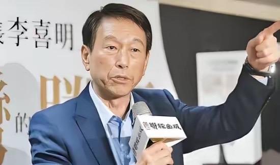 岛内彻底炸锅了！台湾前最高军事长官李喜明，终于说出了没人敢讲的大实话。解放军迟迟