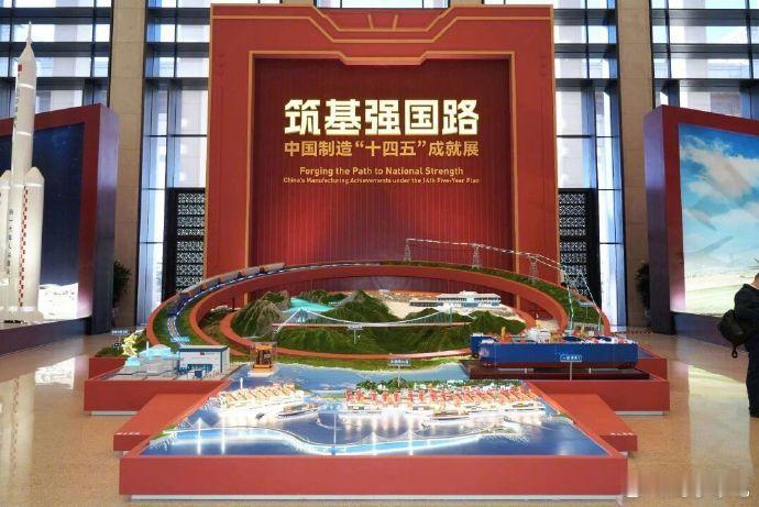 北京越野BJ40增程亮相国家博物馆国货硬派越野排面拉满！北京越野 BJ40 增程