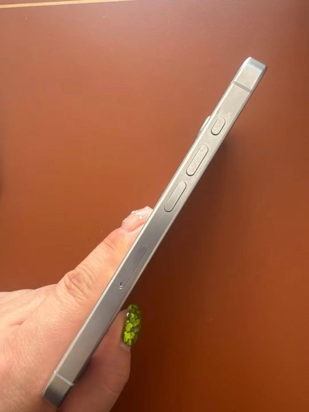 15pro白色256电池🔋87机靓无磕碰