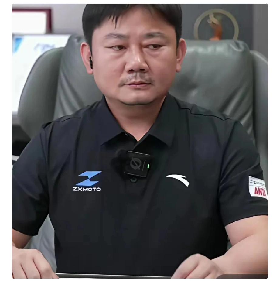 6月3日，张雪突然引发了网友热议。原因是在当晚的直播中，他当着数万观众的面，直接
