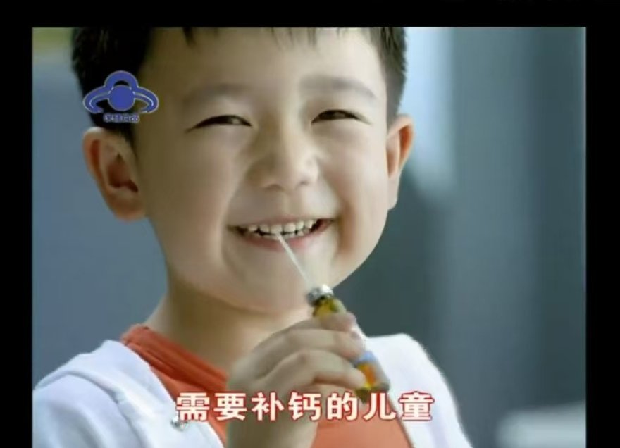 晚上请狗哥吃饭，他说二十年前，演的盖中盖广告赚了五万块，被他妈拿去买了某石油，后