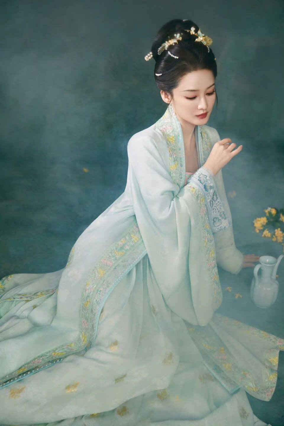 谁能懂李沁真的很符合中式审美 李沁真的很符合中式审美李沁的骨相完美适配古典造型，