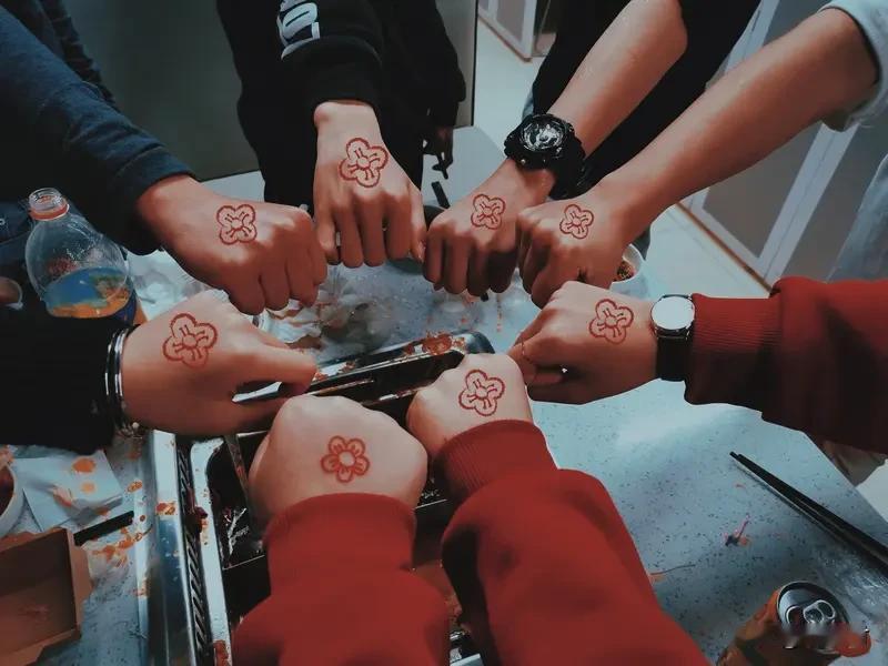 中国“手搓党”重塑创业 中国“手搓党”正重塑创业格局。就像爆火的“死了么”APP