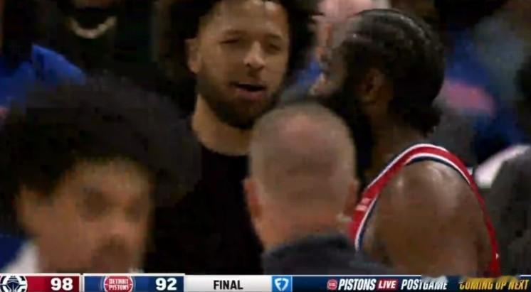 快船98比92双杀东部第一活塞！活塞开季首次在主场落败西部球队！
快船科林斯之夜