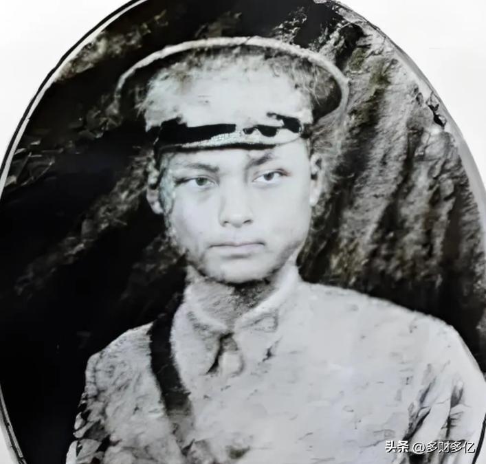 他受命清剿红军，却在看见炊烟时下令就地做饭，这一顿饭的恩情，竟让他后半生得以平安