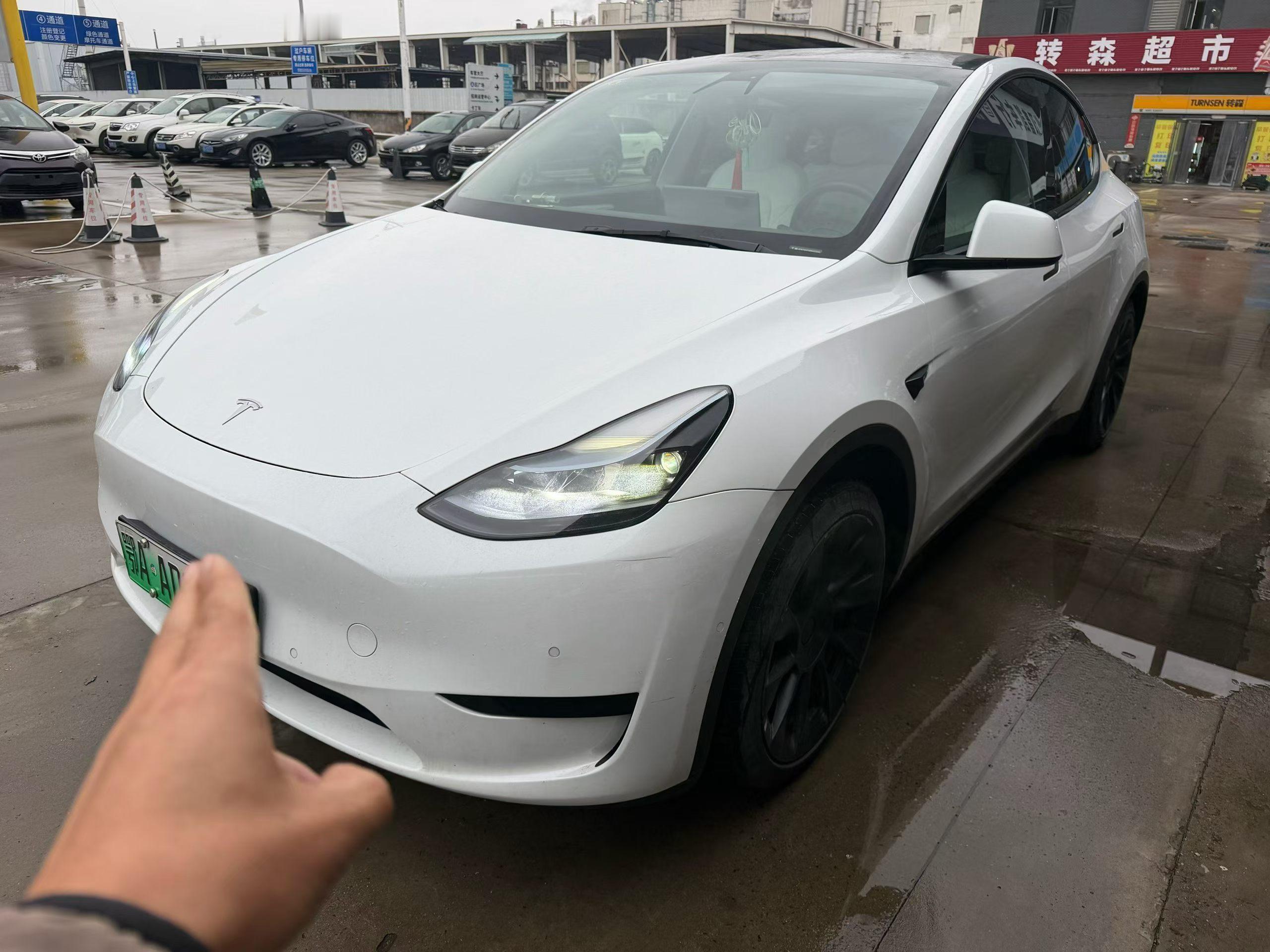 最新到店：2023年上牌model Y，一手私家车，5万多公里，原版车况，加白色