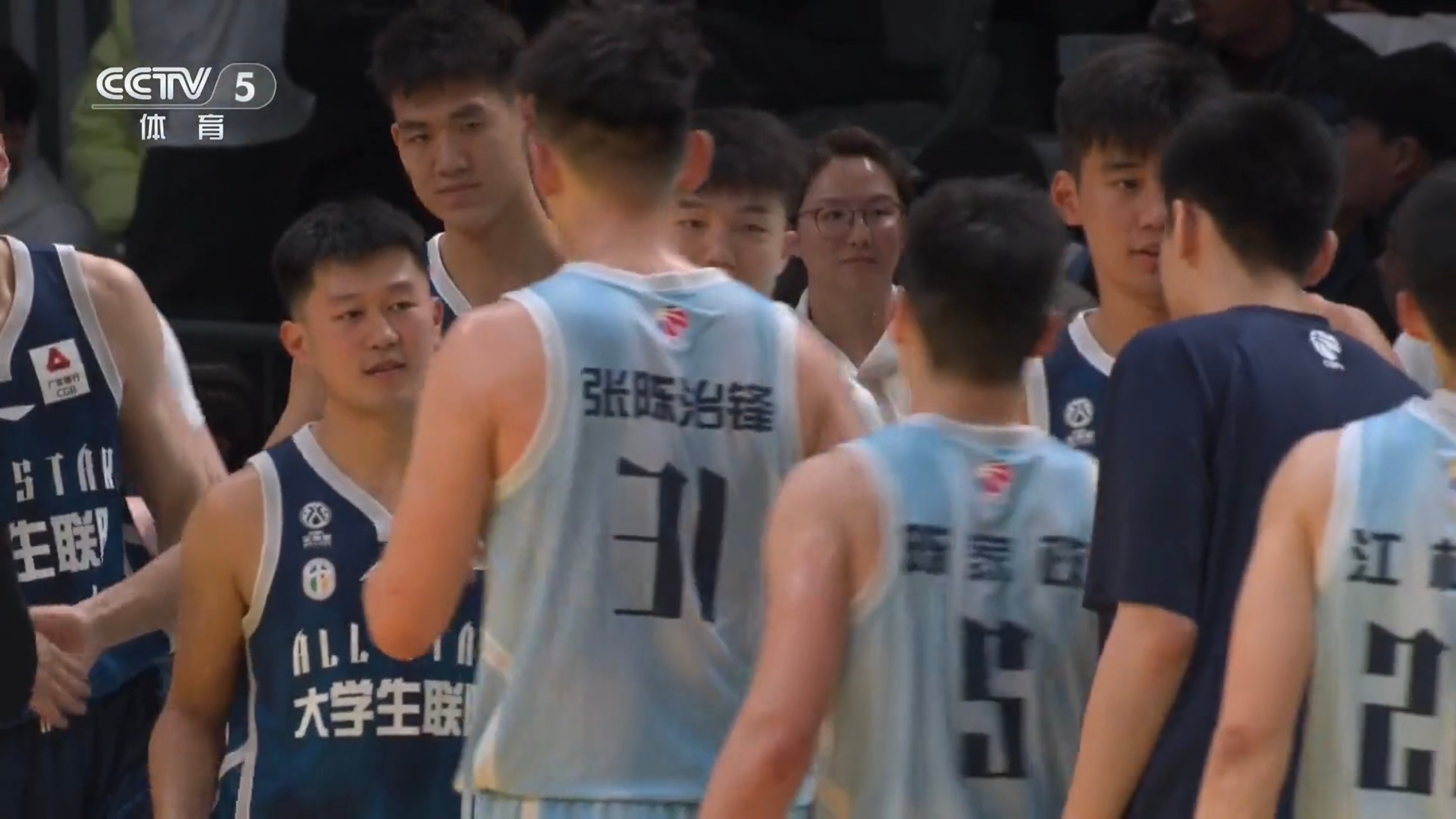 张陈治锋最后一场星锐赛，10投8中，拿下17分11篮板4助攻1抢断2盖帽。CBA