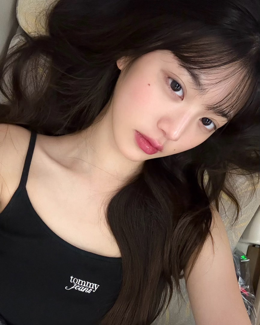 251121 元英个人ins更新失去心爱的耳机的悲伤故事。张元英