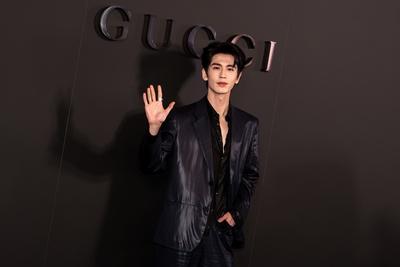 张凌赫一身皮衣穿搭
出席Gucci2027早春度假系列时装秀
帅帅的酷酷的，好迷