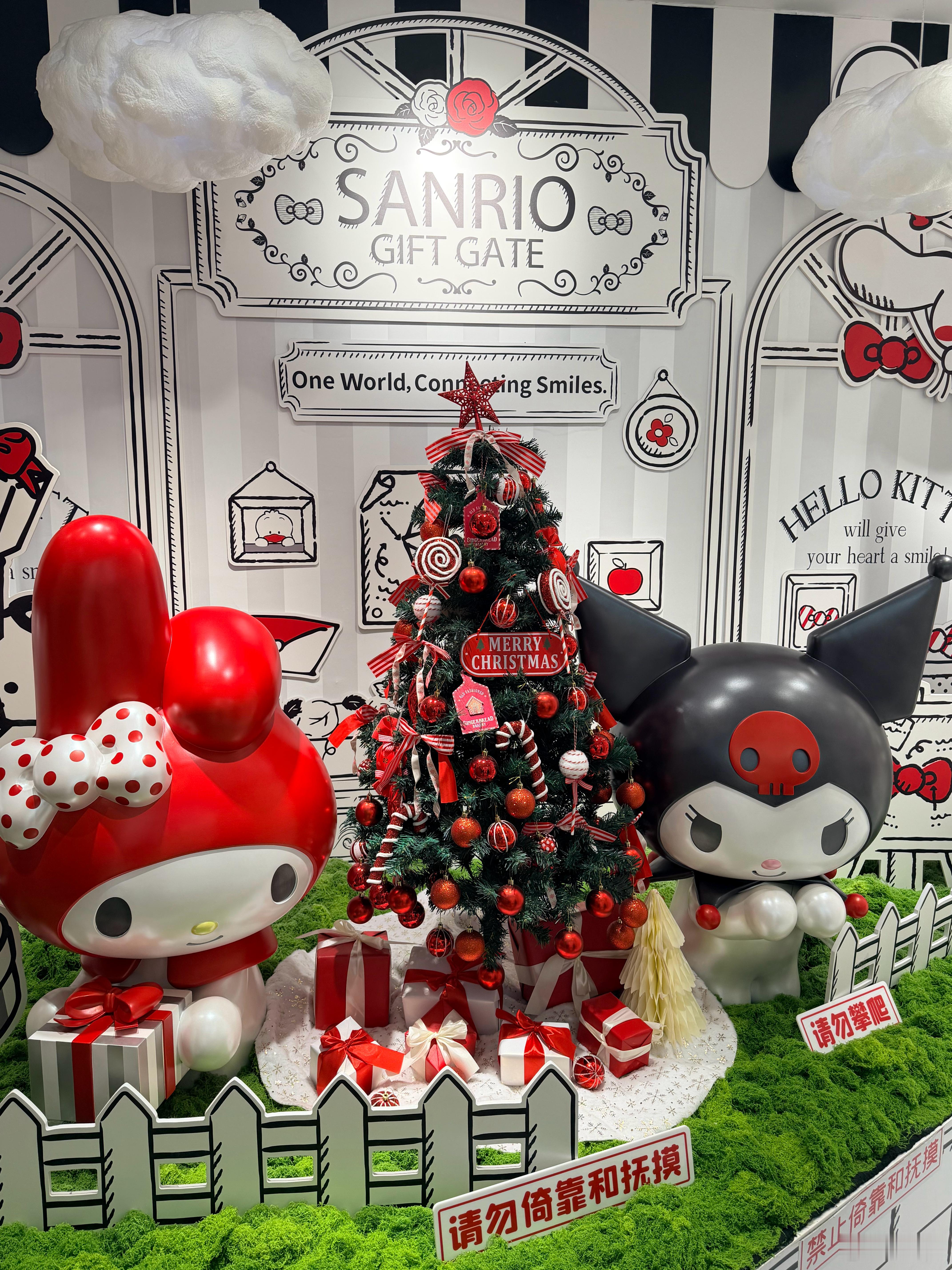 竟然有三丽鸥，楼下酒店还有迪士尼，给我宝宝买的哈哈哈，虽然她还什么都不懂呢。但我