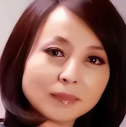 2005年，41岁河南女富豪李巧林爱上22岁男下属，没曾想，50岁那年，她不惜冒