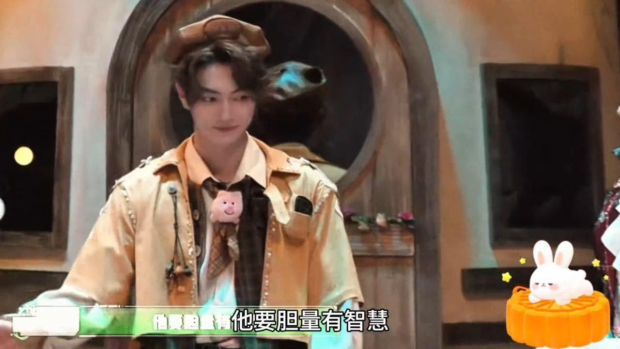 许凯在密室里被吓是一回事，被队友背刺是另一回事。张真源唐艺昕听到"最胆小"三个字