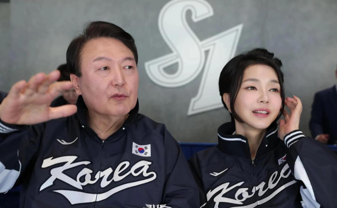 金建希被立案调查，韩国政坛风云再起。由于牵涉到和建筑商价值1000亿韩元的资金，