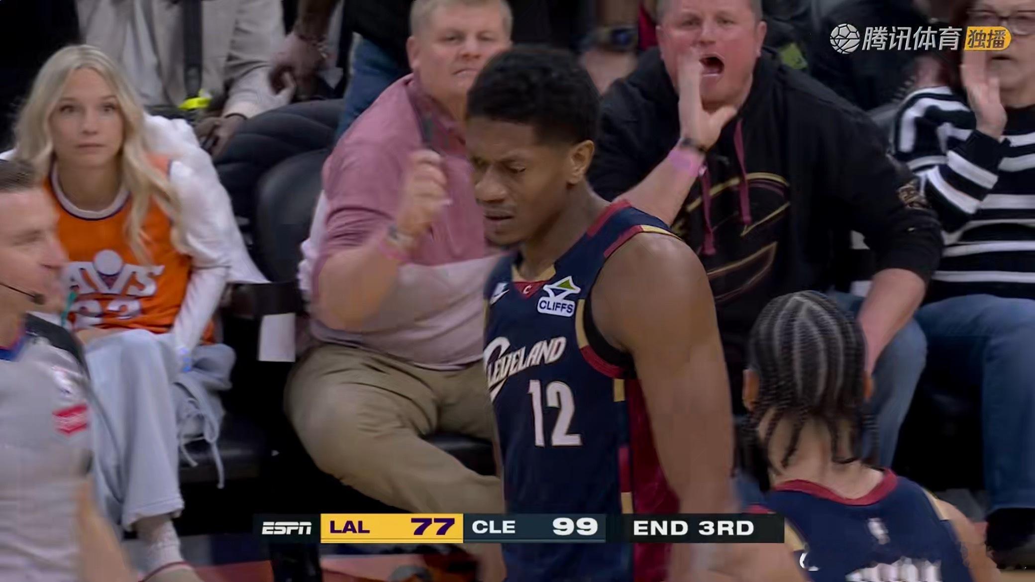 第三节崩盘！湖人落后骑士20分，第三节被打42-22湖人vs骑士