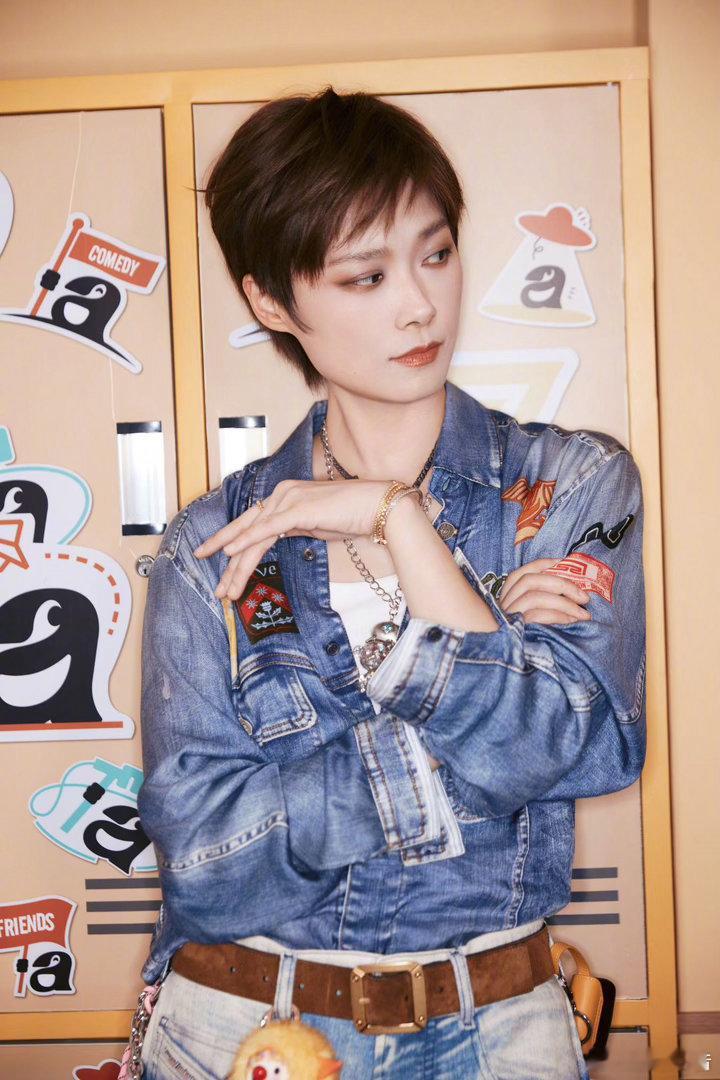 李宇春新歌我要幽默 又写歌了，全新歌曲《我要幽默》正式上线！歌曲由李宇春作词、郑