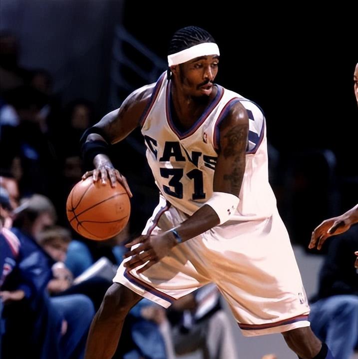 “我以为詹姆斯是来辅佐我的”，这句被奉为NBA史上最狂自嘲的话语，背后藏着一段被