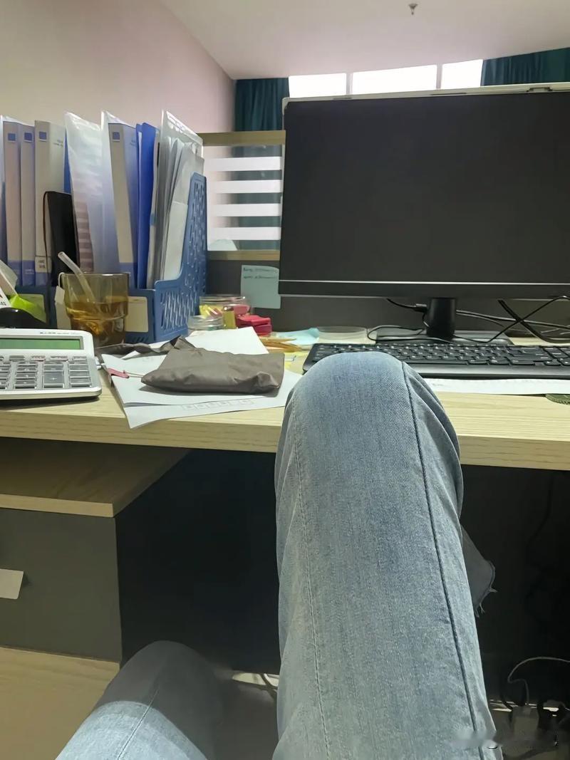 32岁，我活成了朋友眼里的“逆袭”

可只有我自己知道，这事儿跟努力没半点关系。