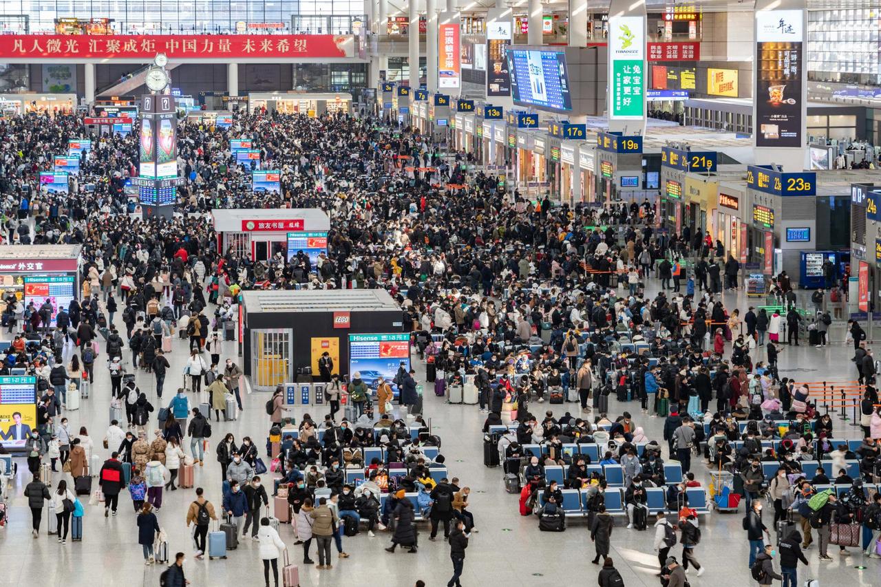 飞机没想到，高铁没想到，大巴更没想到，一年一度的春运开始，绿皮火车竟然一票难求！