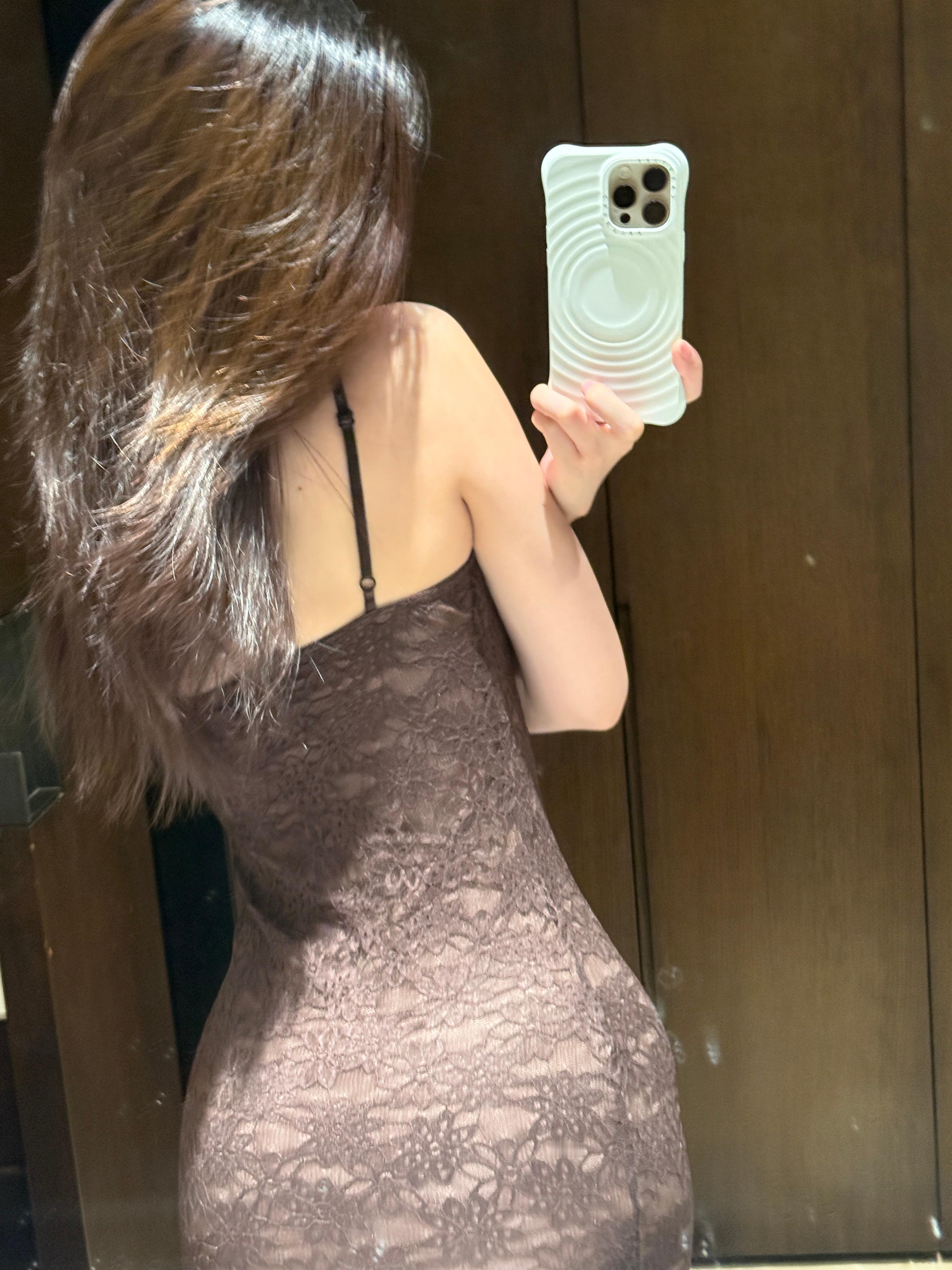 在家试衣服，包臀裙的神[害羞] ​​​
