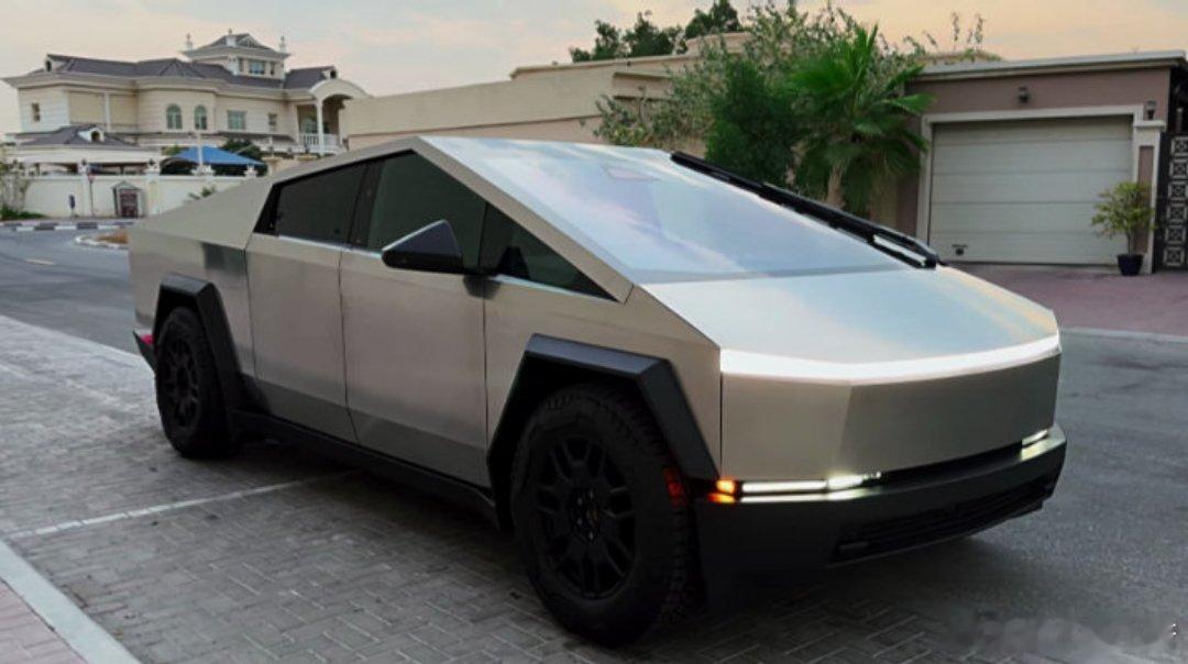 特斯拉Cybertruck降价大V聊车 特斯拉市场份额一降再降，所以当实际销量不