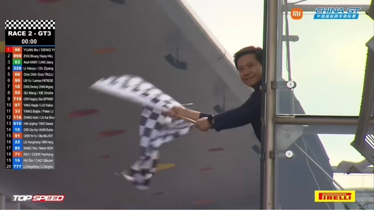 雷总的行程太满了吧，下午三点多还在上海赛车场挥旗子，然后五点多就出现在上海前湾城