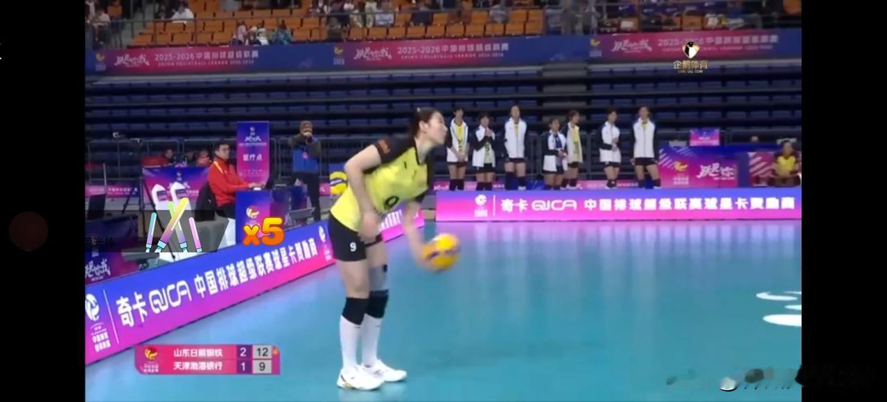 排超争议拉满，山东全华班3：1掀翻天津，19岁小将30分封神
 
昨晚排超焦点战